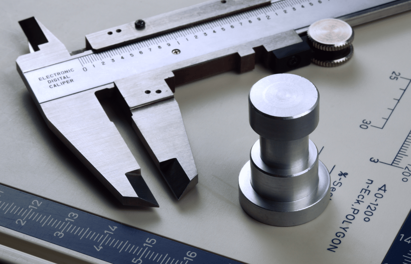 Electronic digital caliper